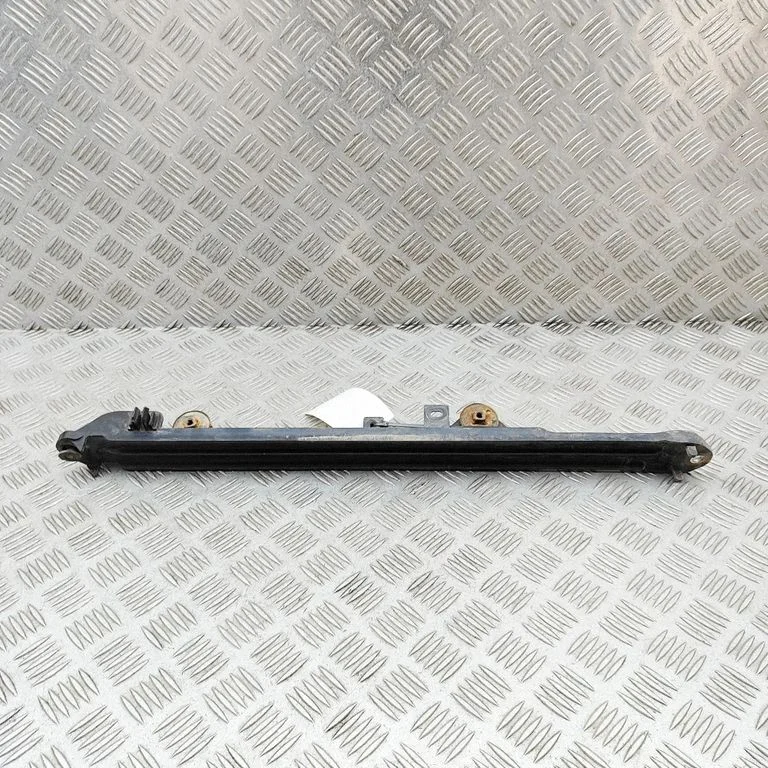 Radiatoru paneļa kronšteins 164000L461