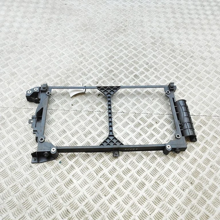 Radiatoru paneļa kronšteins 214963NL0A