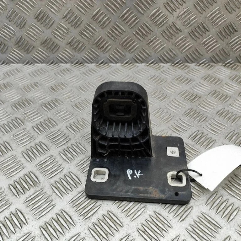 Radiatoru paneļa kronšteins 1EA121367G