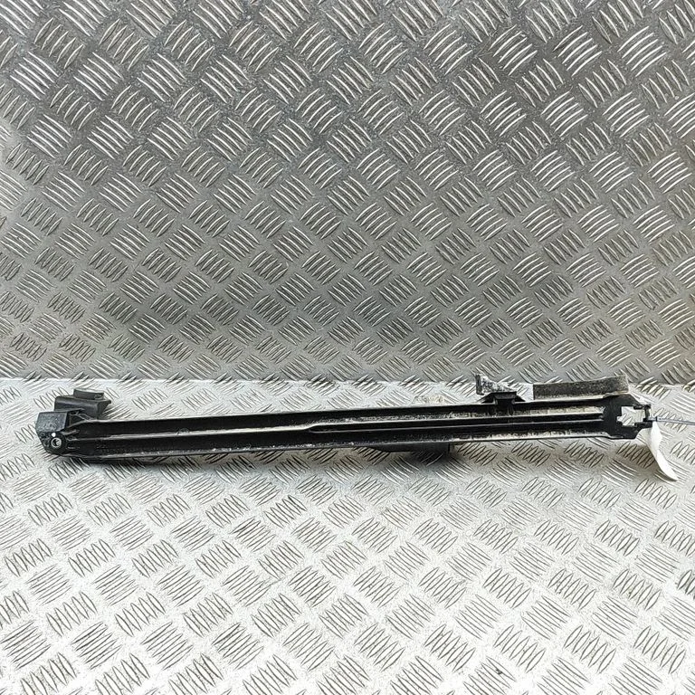 Radiatoru paneļa kronšteins 20112233982