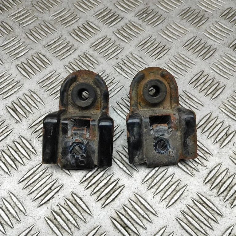Radiatoru paneļa kronšteins 45124SL010