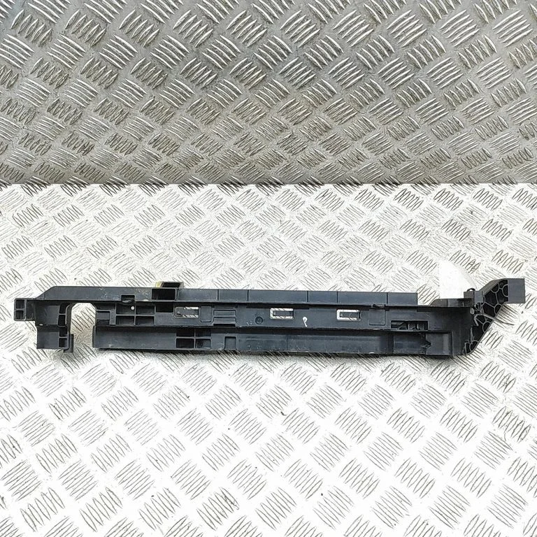 Radiatoru paneļa kronšteins A9105040100