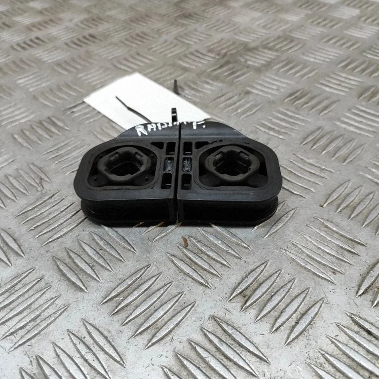 Radiatoru paneļa kronšteins 253S3AT000