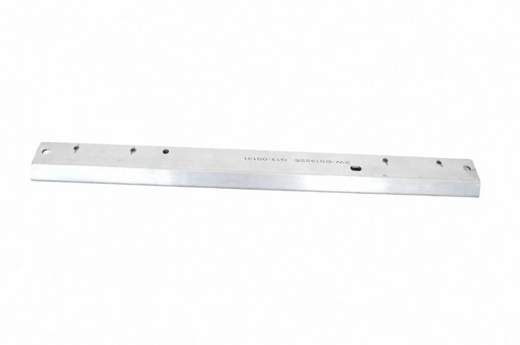 Radiatoru paneļa kronšteins – Tesla Model Y (2020-)