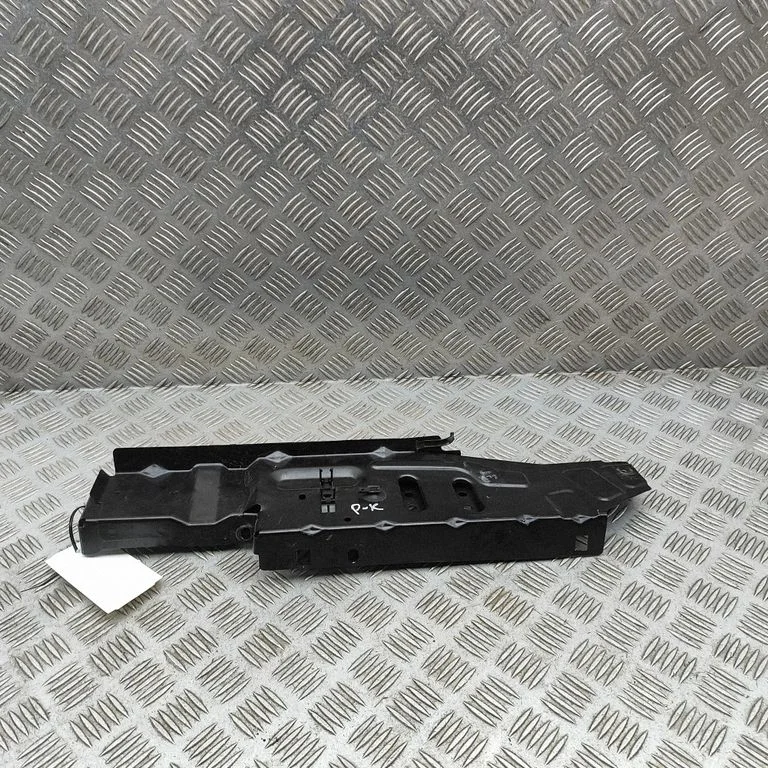 Radiator support slam panel bracket 7T0805475A
