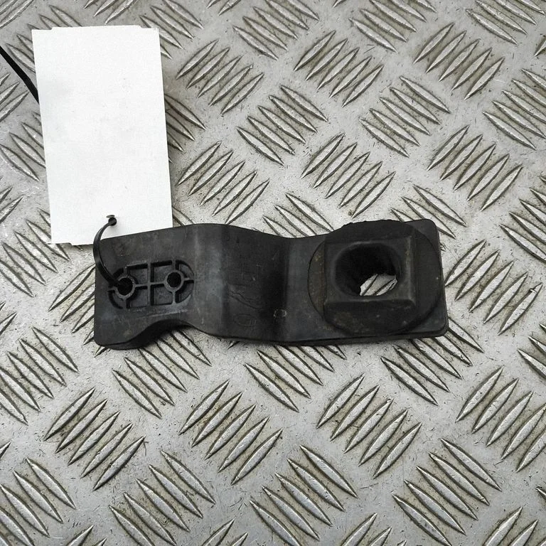 Radiatoru paneļa kronšteins GX738K336AC