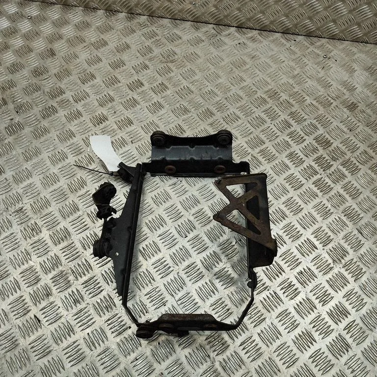 Radiatoru paneļa kronšteins 3W0121241