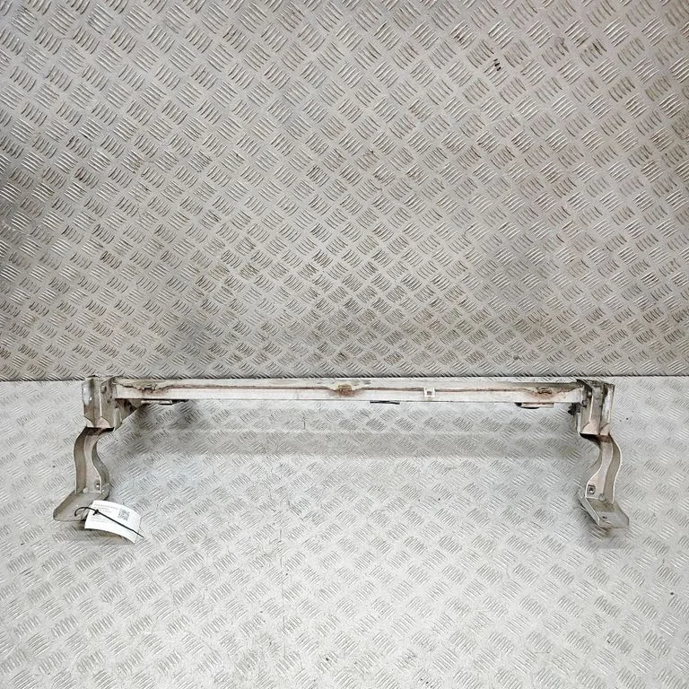 Radiatoru paneļa kronšteins A2466200019
