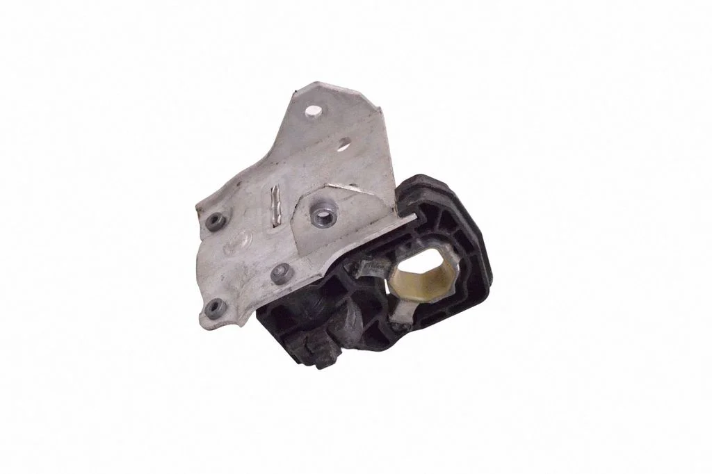 Radiator support slam panel bracket – BMW 5 Series F10 F11 (2009-2016)