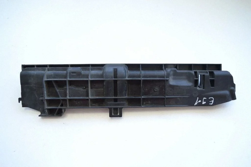Radiator support slam panel bracket 17107524912