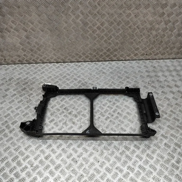 Radiatoru paneļa kronšteins 214963NL0A