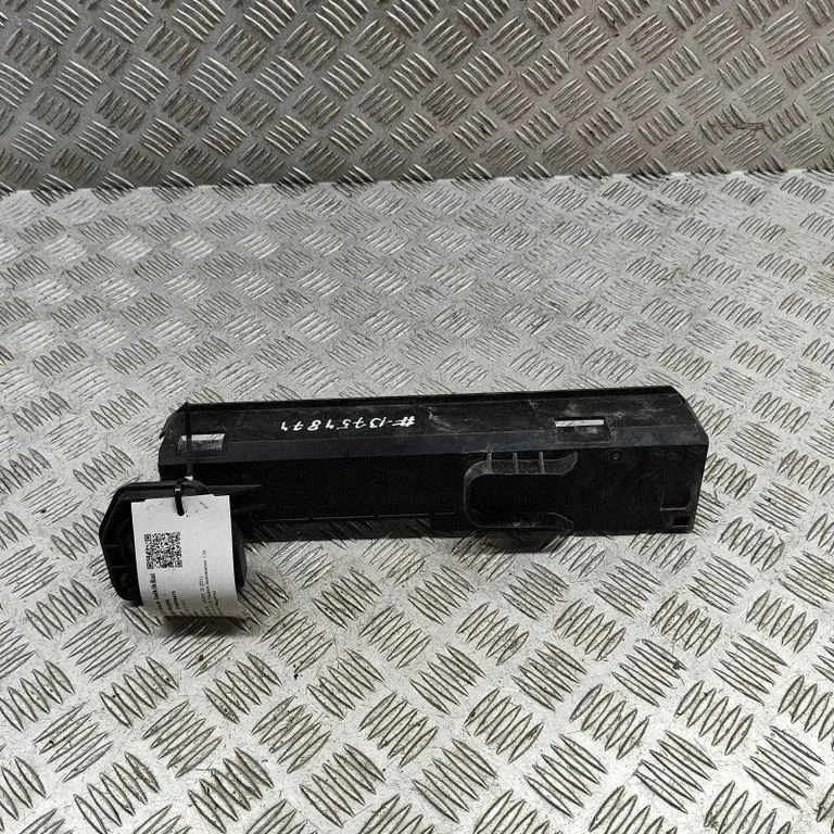 Radiatoru paneļa kronšteins 7616026