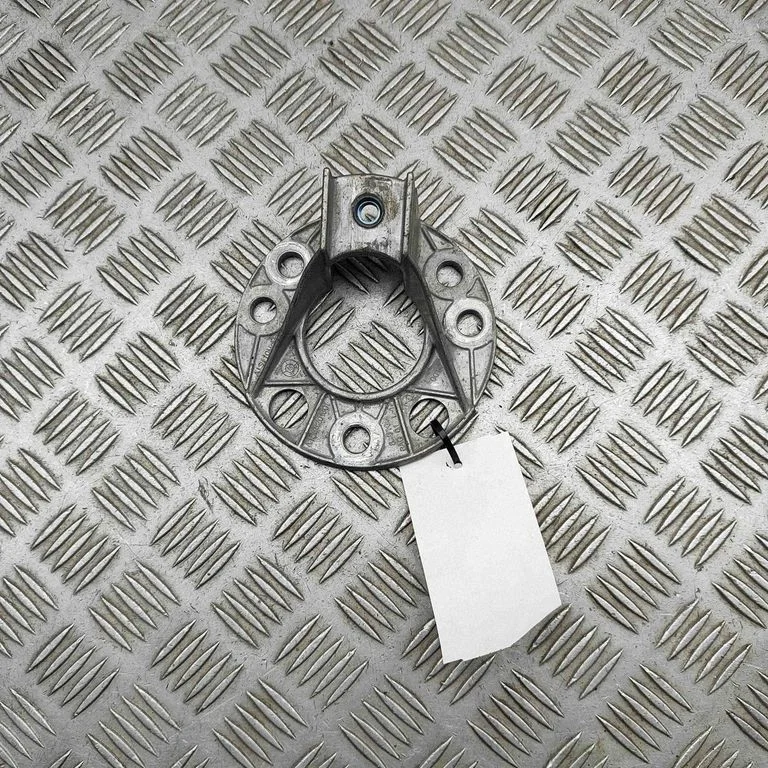 Radiatoru paneļa kronšteins A1666201601