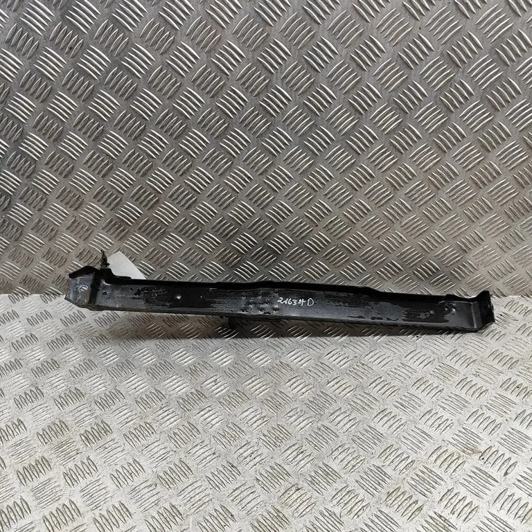 Radiaatori tugipaneeli klamber – Nissan Pathfinder R51 (2005-2012)