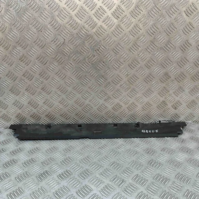 Radiatoru paneļa kronšteins 7600543