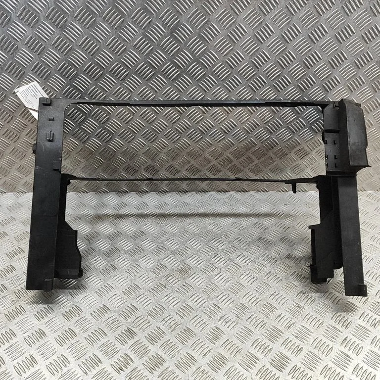 Radiatoru paneļa kronšteins 7804617