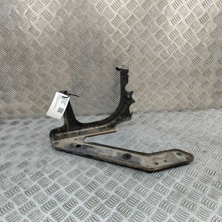 Radiatoru paneļa kronšteins 99710615601