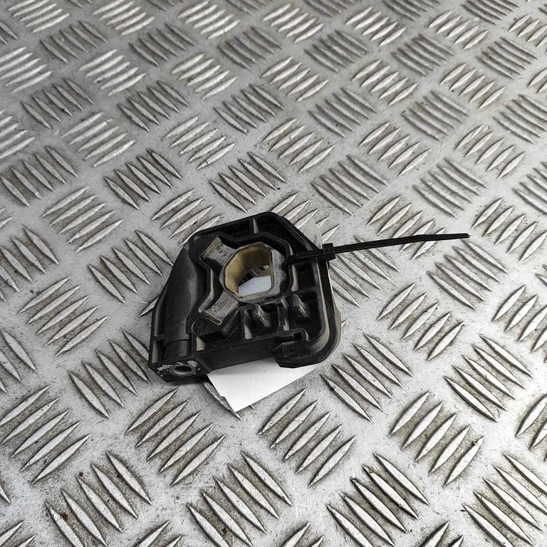 Radiatoru paneļa kronšteins 8620732