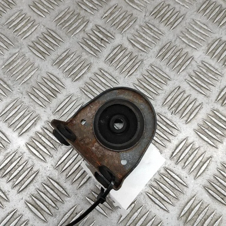 Radiator support slam panel bracket