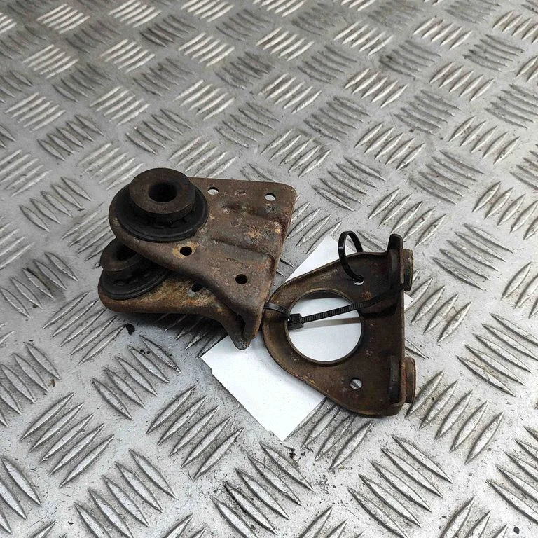 Radiatoru paneļa kronšteins 253322W500
