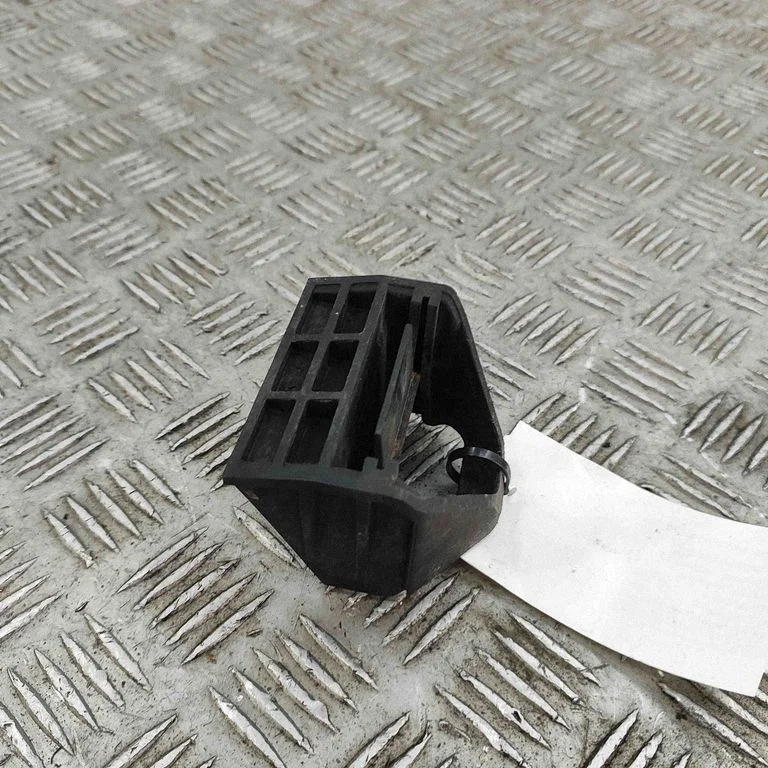 Radiatoru paneļa kronšteins 7593779