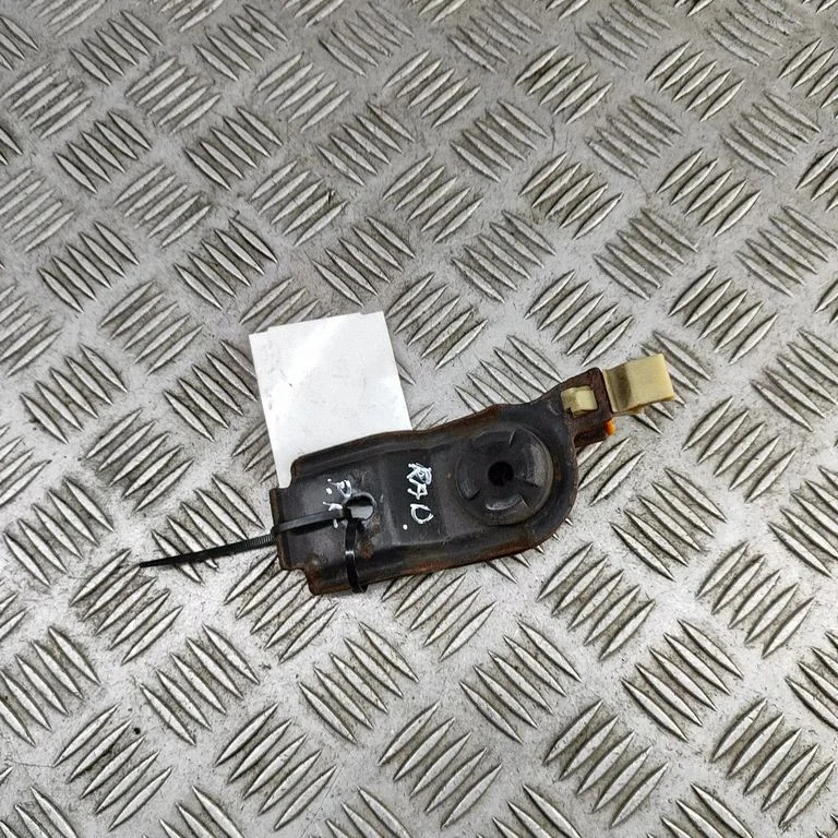 Radiatoru paneļa kronšteins 45116FC050