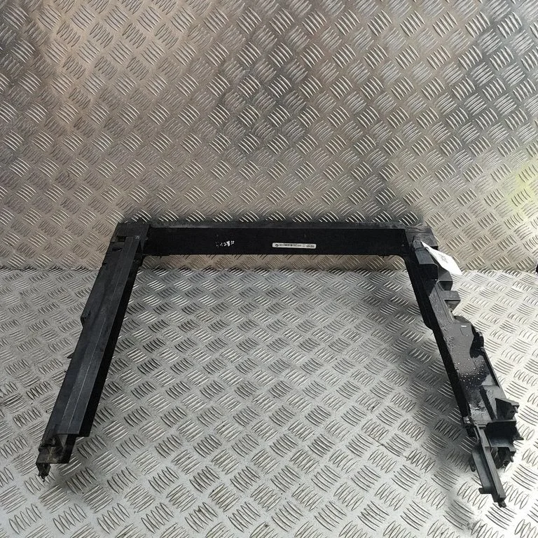 Radiatoru paneļa kronšteins 8570841