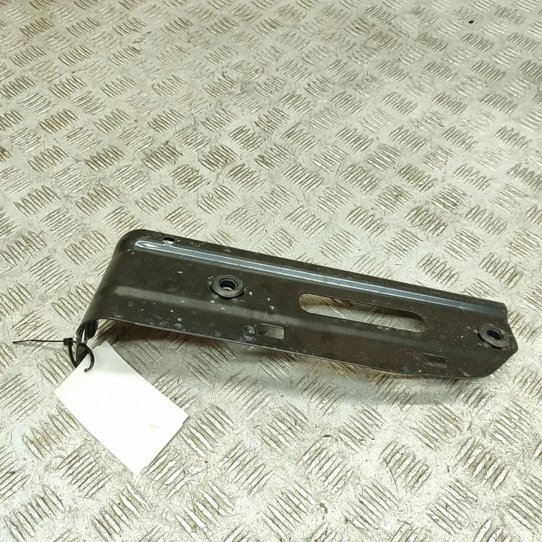 Radiatoru paneļa kronšteins 7443622