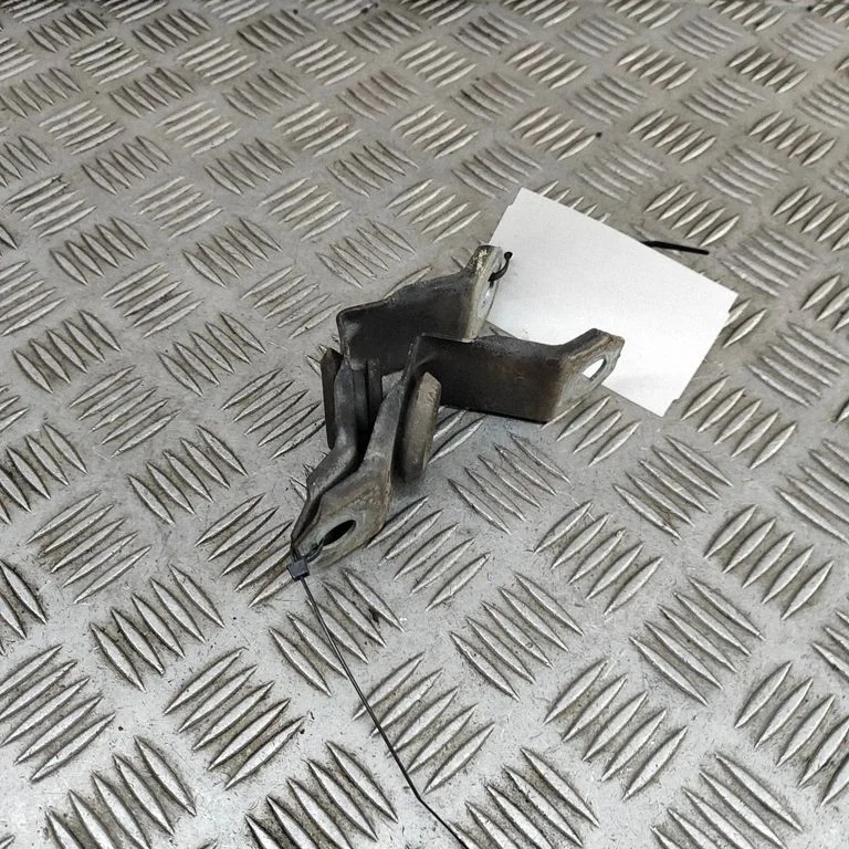 Radiatoru paneļa kronšteins 99650472100