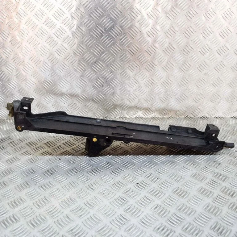 Radiatoru paneļa kronšteins AH328B588AB