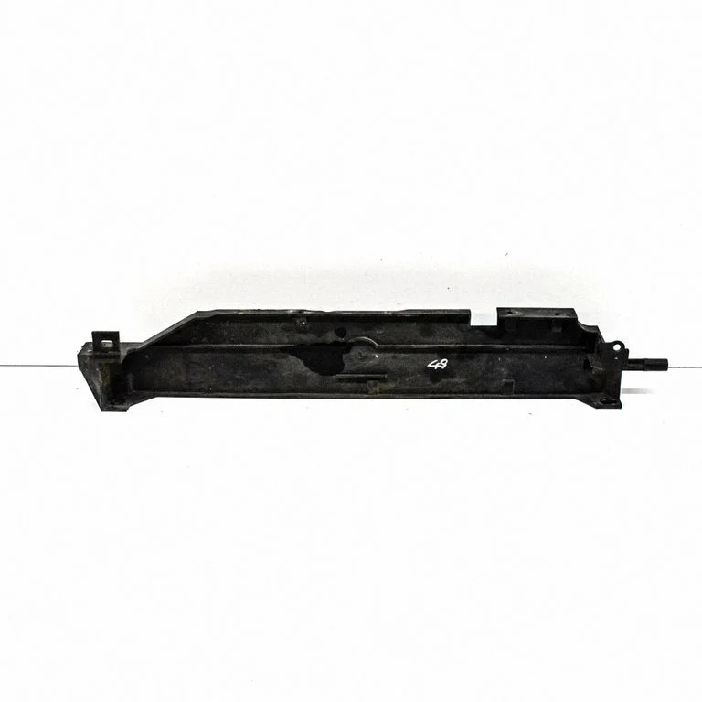 Radiatoru paneļa kronšteins AH328B588AB