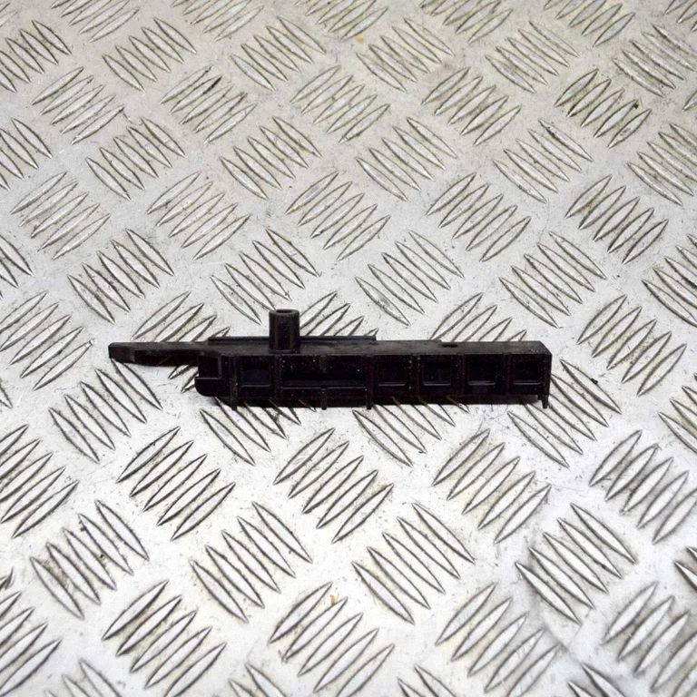 Radiatoru paneļa kronšteins – Land Rover Range Rover Evoque L538 (2011-2018)