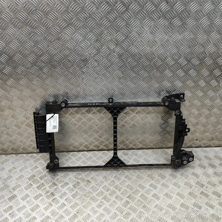 Radiatoru paneļa kronšteins – Nissan Leaf II (ZE1) (2017-2025)