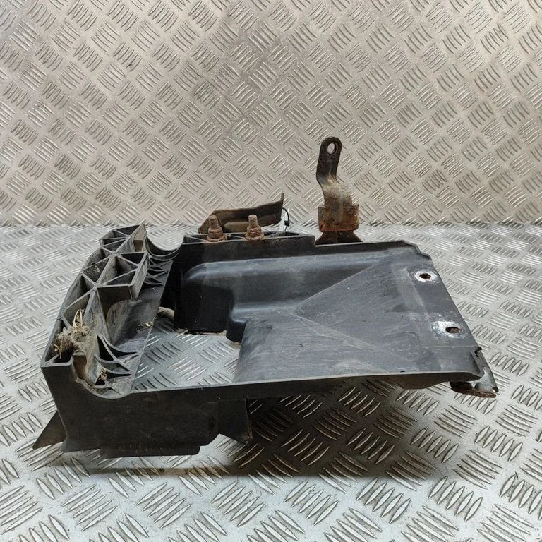 Radiatoru paneļa kronšteins AH427H460AB