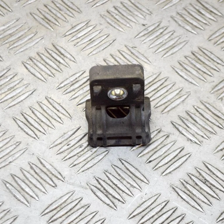 Radiatoru paneļa kronšteins