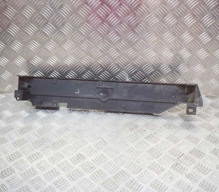 Radiatoru paneļa kronšteins AH328B588AB