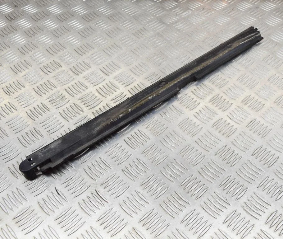 Radiatoru paneļa kronšteins – Ford Focus (2010-2017)