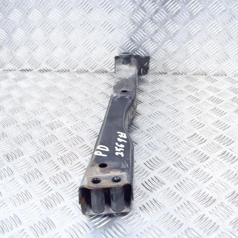 Radiatoru paneļa kronšteins 544104EA0B
