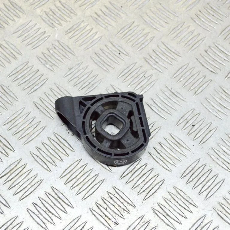 Radiatoru paneļa kronšteins