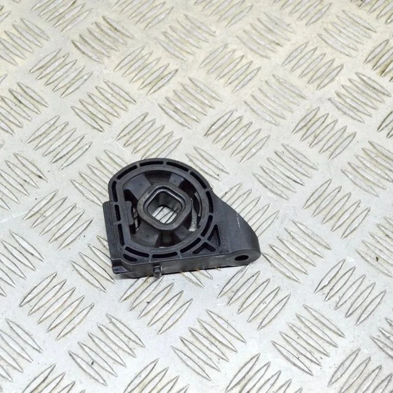 Radiatoru paneļa kronšteins