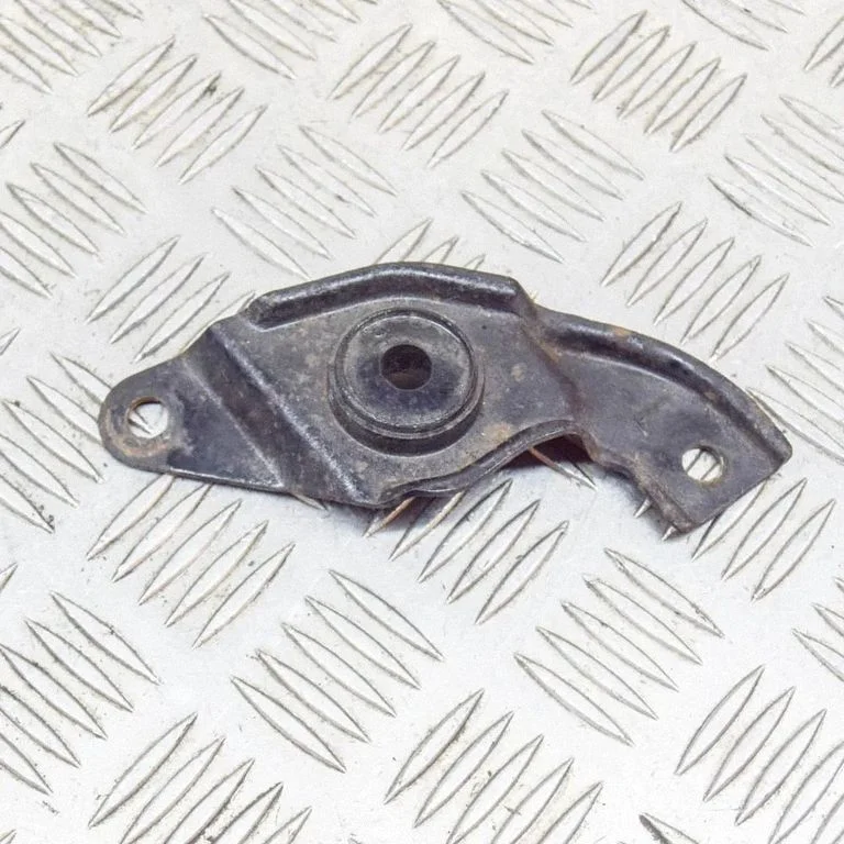 Radiatoru paneļa kronšteins