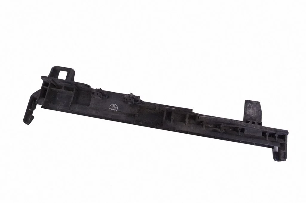 Radiatoru paneļa kronšteins 0477902904