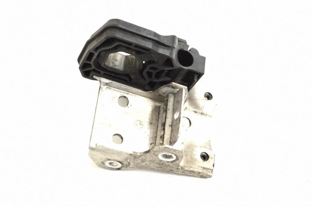 Radiator support slam panel bracket – BMW 5 Series GT F07 (2010-2017)