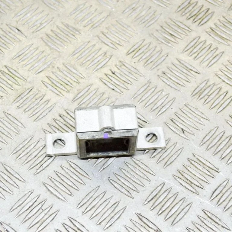 Radiatoru paneļa kronšteins KD949002