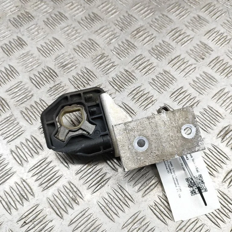 Radiatoru paneļa kronšteins – BMW 3. sērija GT F34 (2013-2017)