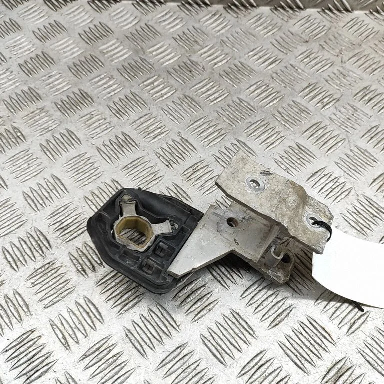 Radiatoru paneļa kronšteins – BMW 3. sērija GT F34 (2013-2017)