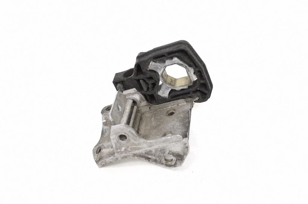 Radiator support slam panel bracket – BMW 7 Series F01 F02 F03 F04 (2008-2016)