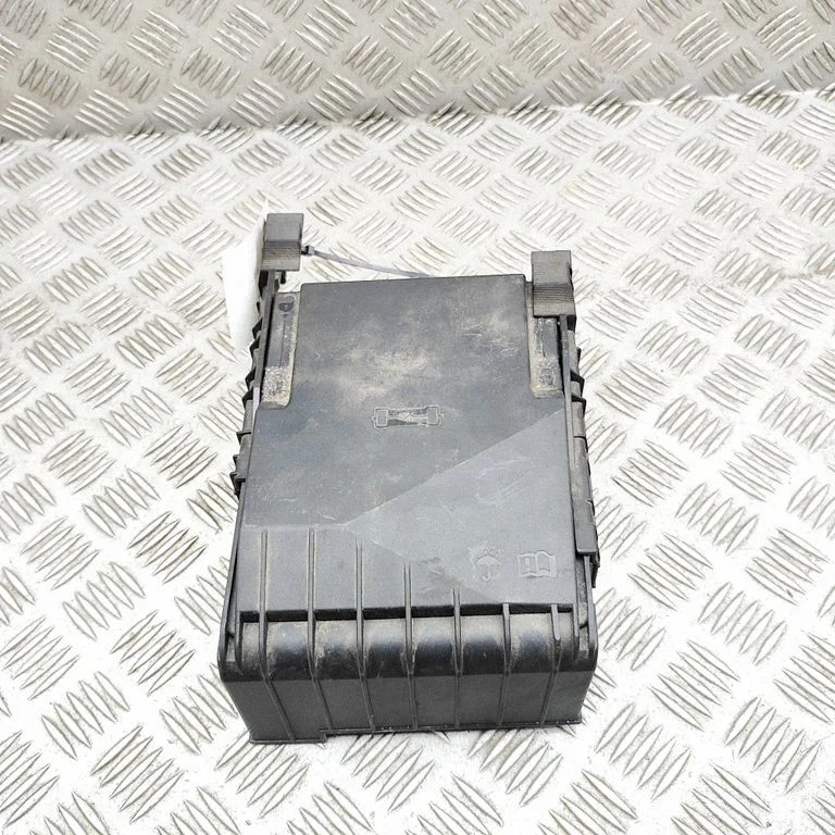 Drošinātāju kārba (komplekts) 1K0937125D