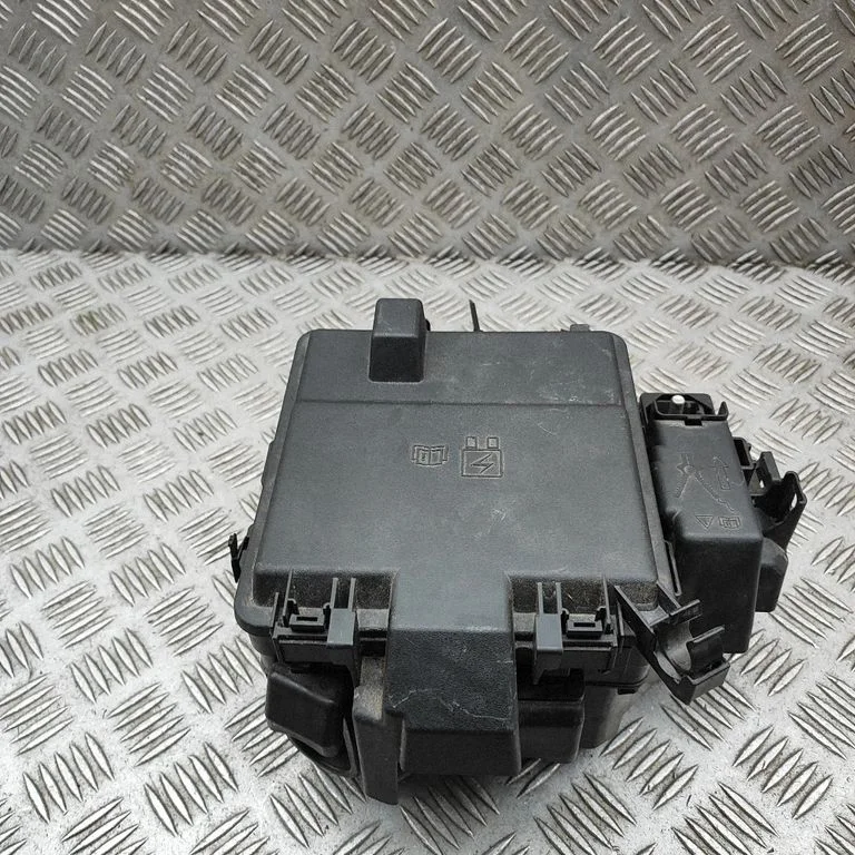 Drošinātāju kārba (komplekts) KK3T14A075AB
