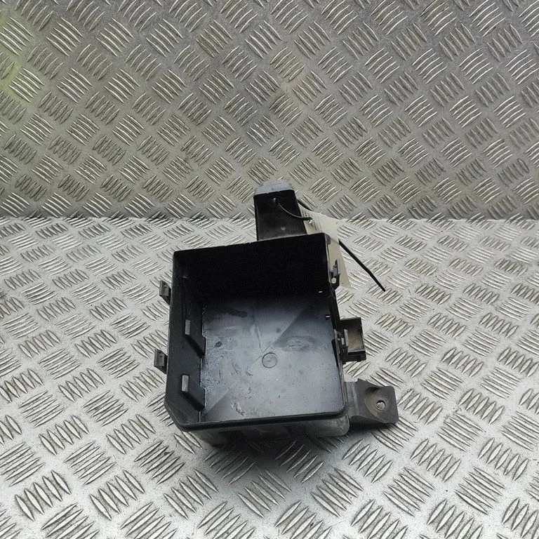Fuse box set 284B84JA0B
